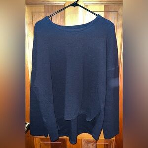 XL black workout sweater.